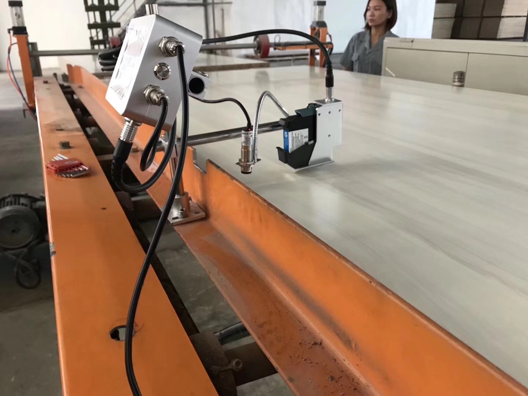 板材防偽？合肥依瑪噴碼機為平安樹輕松實現(xiàn)